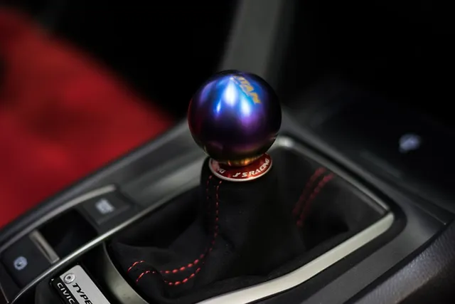 R1 TITAN shift knob
