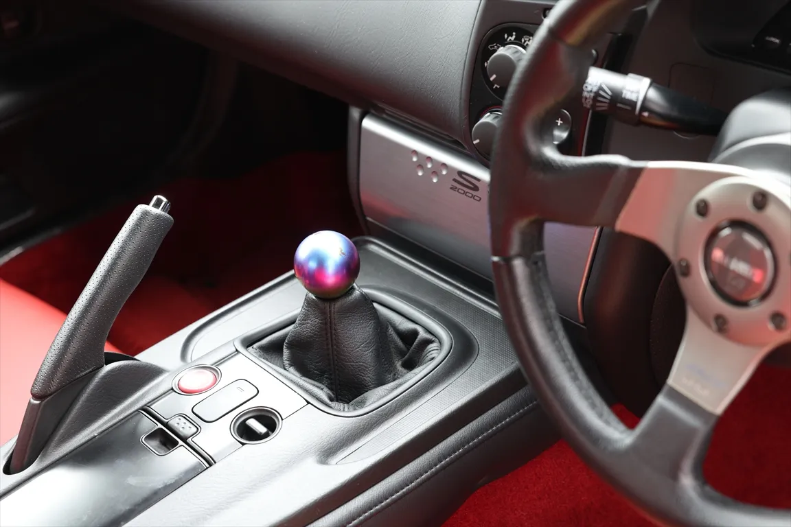 R1 TITAN shift knob